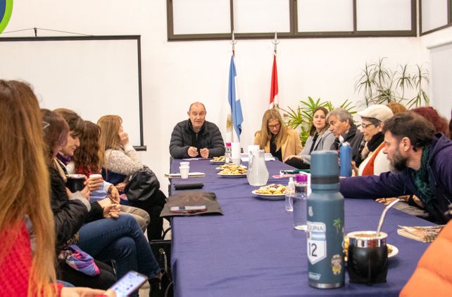 El intendente Adrián Maglia y la secretaria de Hacienda