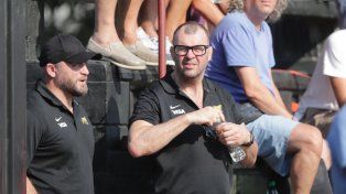 El entrenador de Los Pumas, Michael Cheika, en Deportiva Francesa, junto al rosarino Andrés Bordoy.