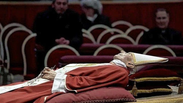 El adiós al papa Benedicto XVI en la basílica de San Pedro
