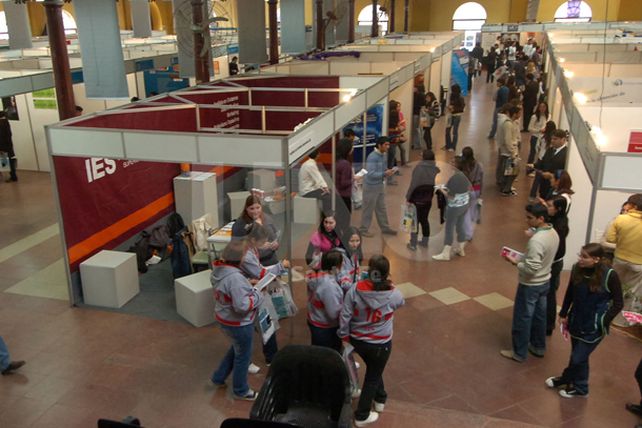 Comenzó la Expo Carreras 2013 en la Estación Belgrano de Santa Fe