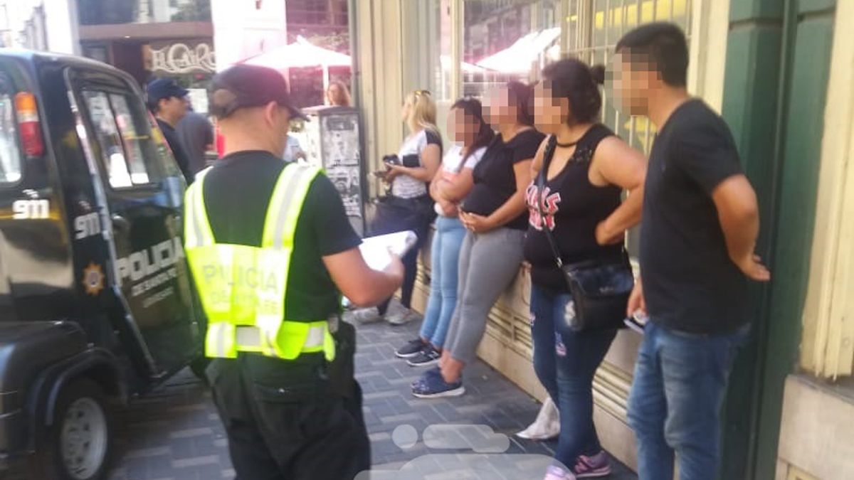 Detienen a tres mujeres y un hombre por robar en pleno centro