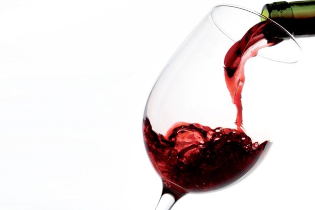 ¿Tomar vino tinto es mejor que ir al gimnasio?