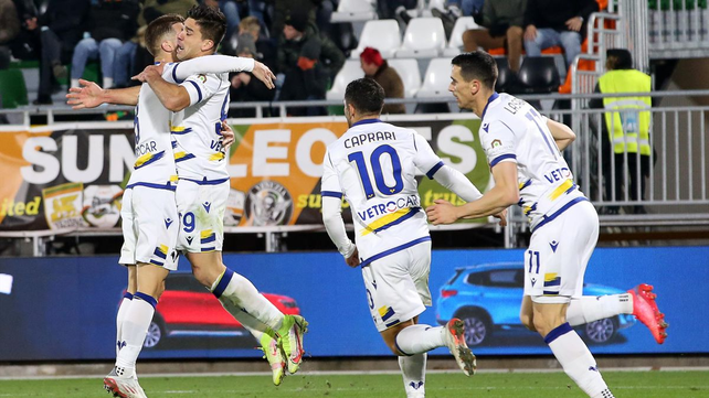 Doblete de Gio Siomeone para el triunfo de Hellas Verona