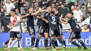 Riestra festejó ante River Plate en el Guillermo Laza