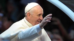 El papa afirmó que no dudaría en bautizar a un extraterrestre
