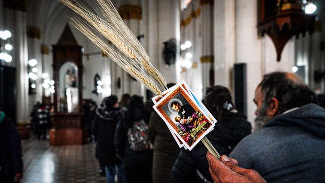 San Cayetano: los fieles se acercaron desde temprano a pedir pan y trabajo