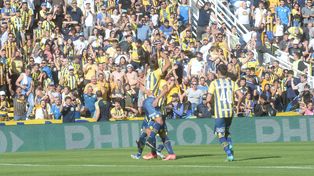Pibes canallas on fre. Frías hizo un gol ante Barracas y todo Central festejó. Chipi y Buonanotte serían titulares con Boca.