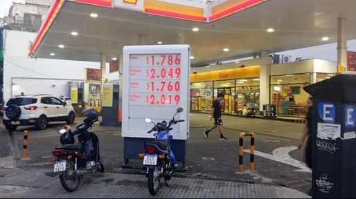 La nafta premium ya supera los $2.000 en Rosario y anticipan más aumentos en enero