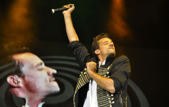 Histriónico. El cantante se luce en vivo como un showman. El año pasado Tan Biónica llenó tres Luna Park con los hits de su segundo disco.