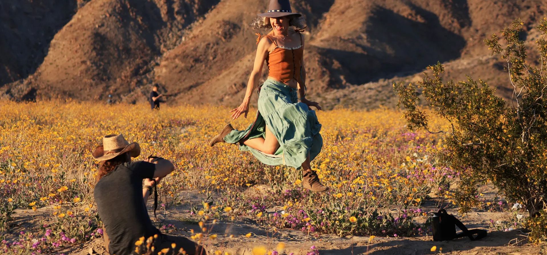 La gente toma fotos en un campo de flores silvestres en el parque estatal del desierto de Anza-Borrego, California, Estados Unidos. Fotografía: David Swanson/Reuters La gente toma fotos en un campo de flores silvestres en el parque estatal del desierto de Anza-Borrego, California, Estados Unidos. Fotografía: David Swanson/Reuters