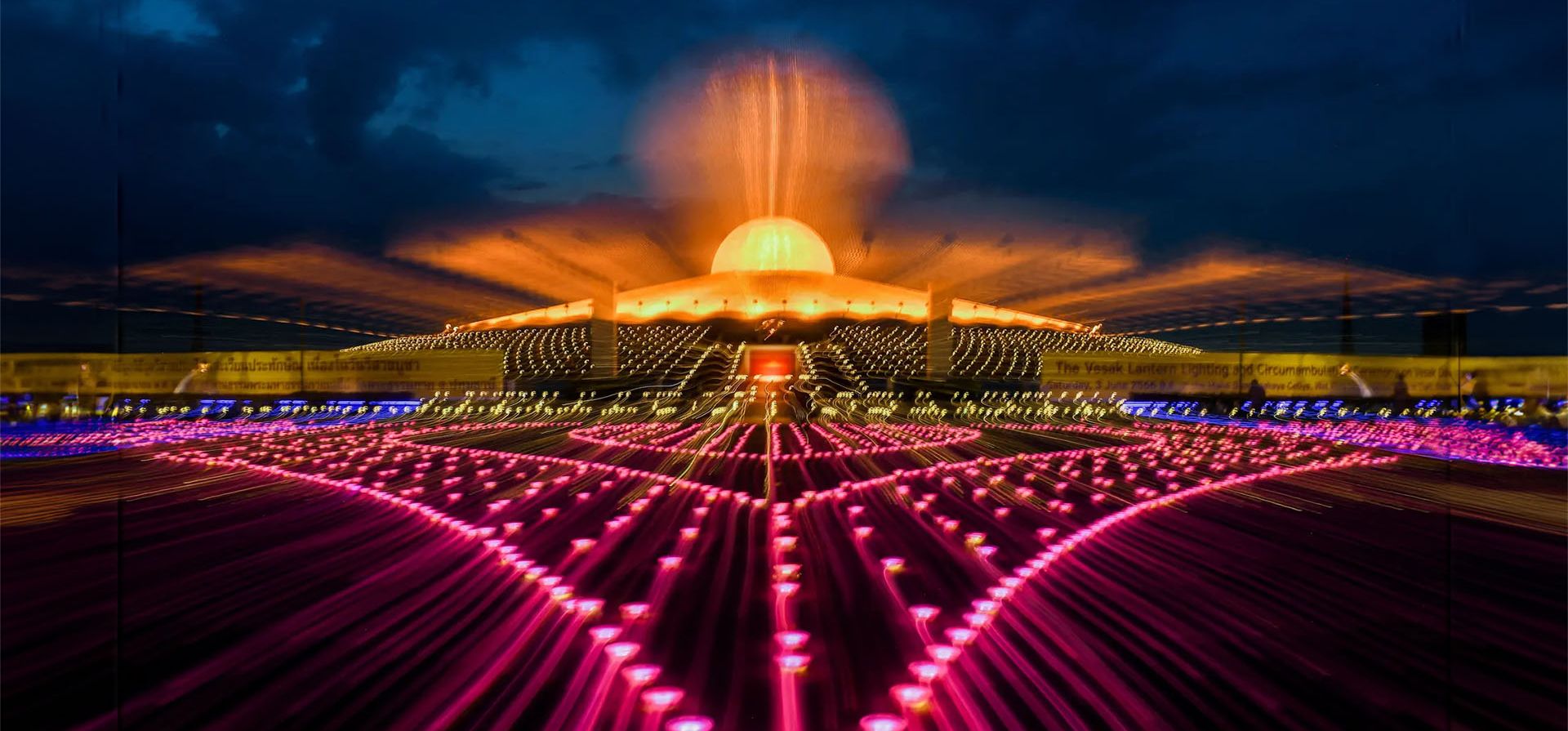 Pathum Thani, Tailandia. El Wat Phra Dhammakaya se ilumina durante una ceremonia que conmemora el Día de Vesak, una celebración anual del nacimiento, la iluminación y la muerte de Buda. Fotografía: Chalinee Thirasupa/Reuters Pathum Thani, Tailandia. El Wat Phra Dhammakaya se ilumina durante una ceremonia que conmemora el Día de Vesak, una celebración anual del nacimiento, la iluminación y la muerte de Buda. Fotografía: Chalinee Thirasupa/Reuters