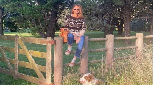 Juliana Awada le dio de comer a las gallinas y la imagen se hizo viral en las redes