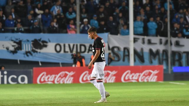 Ramiro Sordo se retira del césped del Cilindro