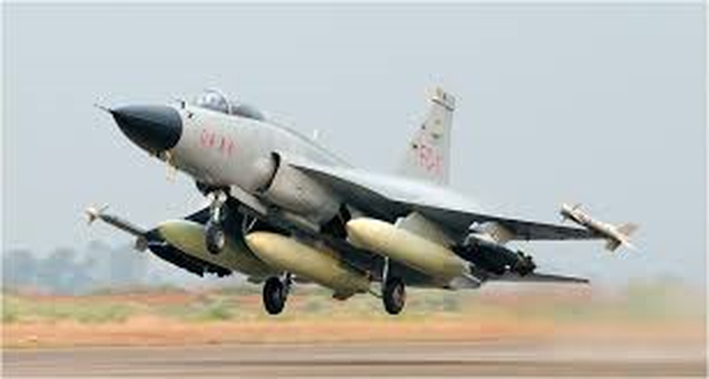 El JF-17 es un monoplaza monomotor eficaz y económico