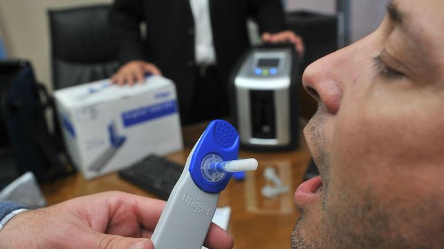 Estos son los hisopos son los que se utilizarán en los controles. La recolección de saliva y el análisis de reactivos llevan más de 15 minutos.