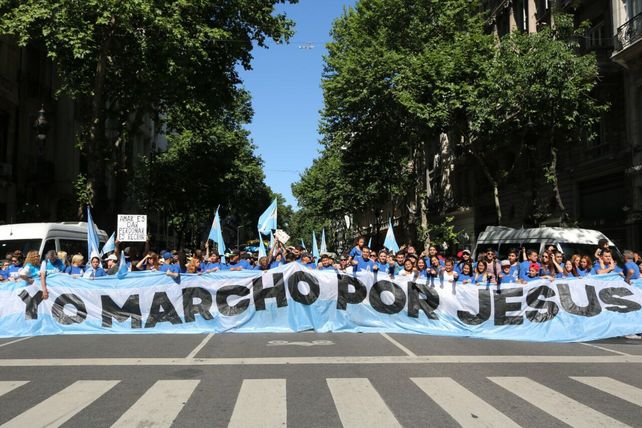 Rezo por vos. Miles de fieles cristianos de todo el país recorrerán hoy las calles de nuestra ciudad