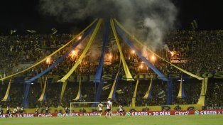 La caída del hincha se produjo desde la bandeja superior de espaldas al Club Regatas.