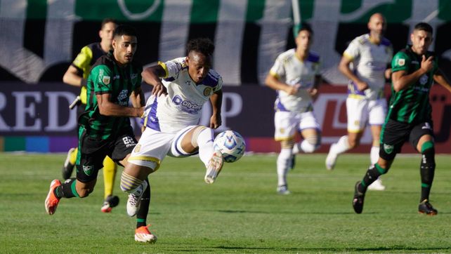 Jaminton Campaz y un gran dominio del balón. Rosario Central salió con todo en San Juan.