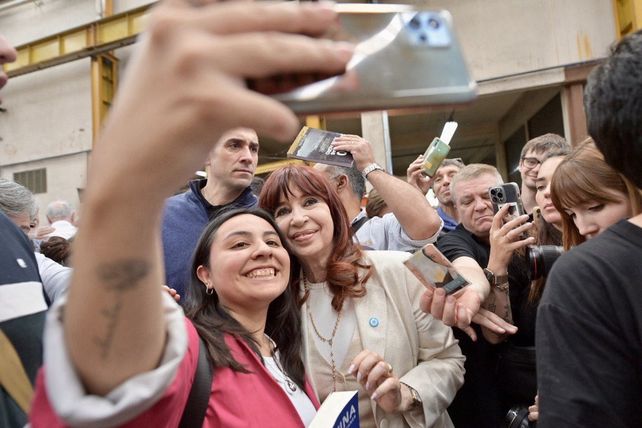 La expresidenta Cristina Kirchner se reunió este martes con dirigentes y empresarios pymes en la ciudad de Avellaneda.