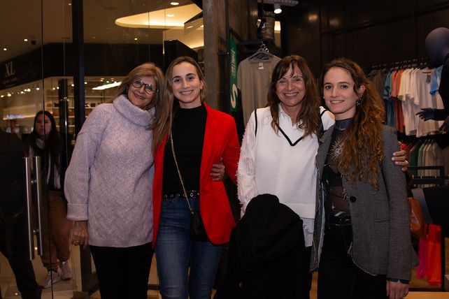 Nora Servirio, Karen  Zawadzki, Marcela Bianchi y Camila Biondo