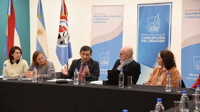 Jefes comunales y equipos técnicos participaron de una jornada completa de trabajo dedicado a la primera infancia.