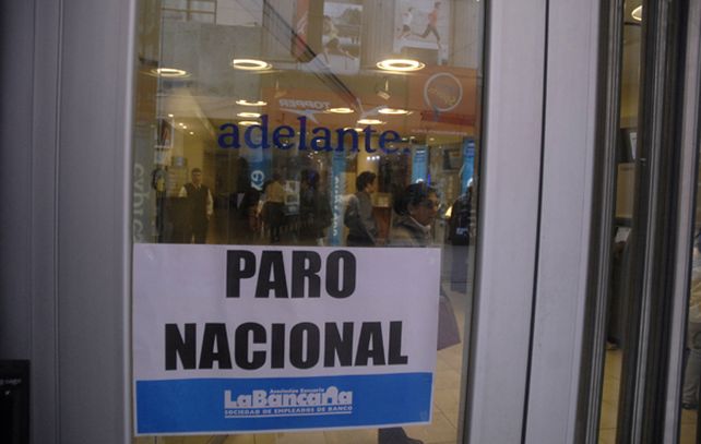 Trabajo dictó la conciliación obligatoria, pero los bancarios ratificaron el paro de mañana