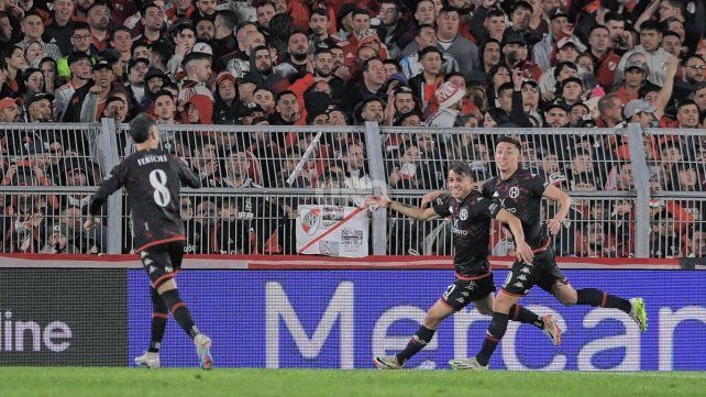 Huracán le ganó como visitante a River y dio un paso muy importante para quedarse en Primera.