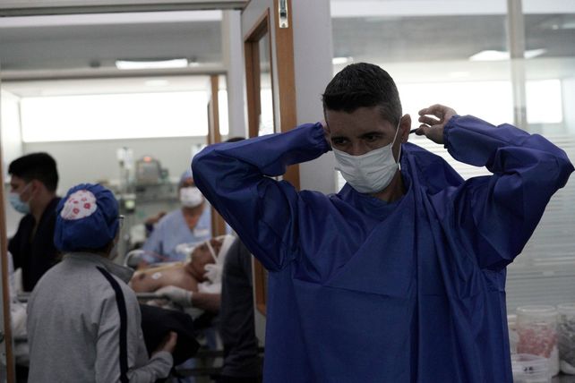 TERAPIA. El sistema del Hospital Clemente Alvarez de Rosario recibió decenas de pacientes.