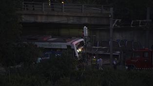Un muerto y 85 heridos al chocar un tren de carga y otro de pasajeros cerca de Barcelona