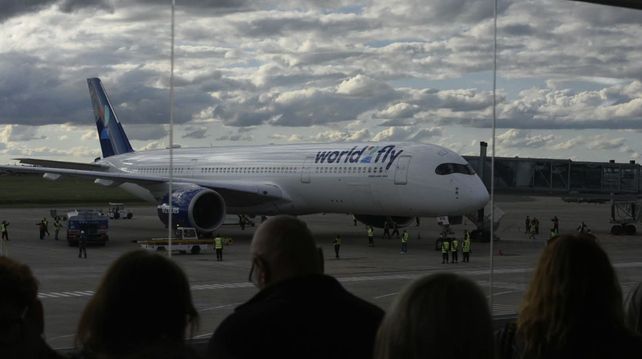 Aterrizó en Rosario el primer vuelo directo desde Madrid
