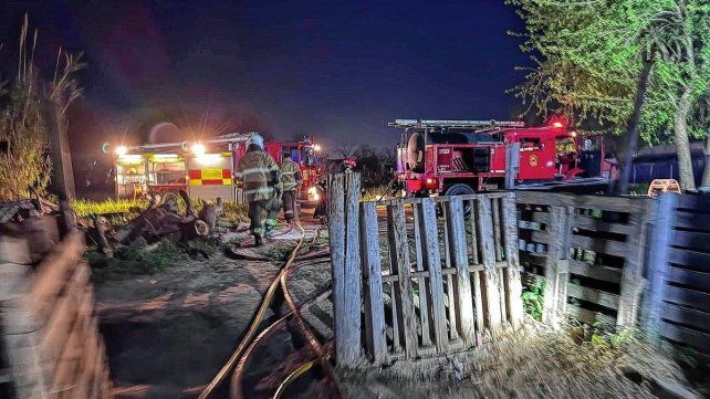 Paraná: incidentes y un incendio que habría sido intencional en barrio Los Hornos.