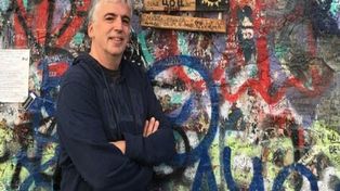 El pediatra tomó fotos a dos nenas desnudas dentro del Garraham