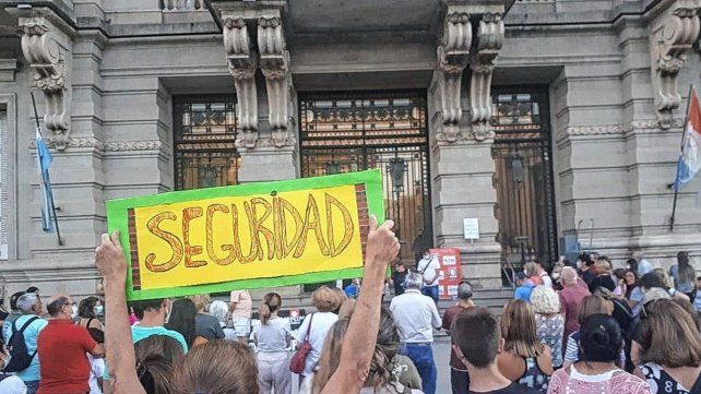 Se reúne la Red de Vecinales por Seguridad: delitos por barrios, accidentes viales e iluminación en el temario