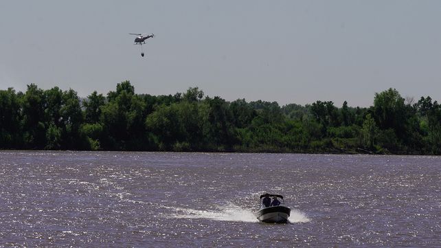 Este viernes se reanudó el combate en las islas con el apoyo de hidro helicóptero. 