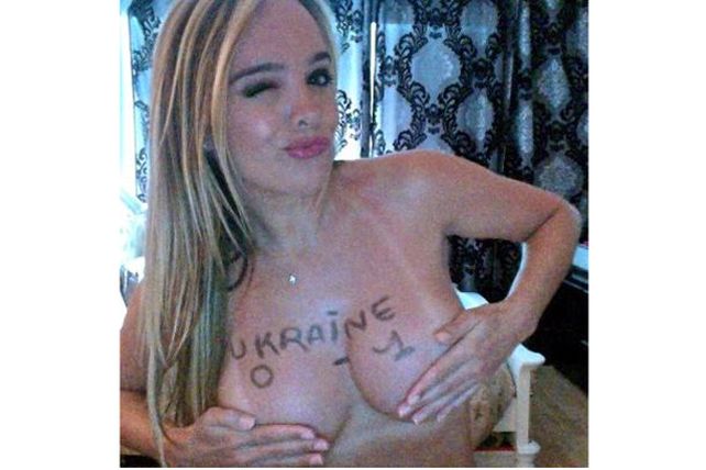 Insólito: desnuda, una actriz porno acertó resultados de la Eurocopa