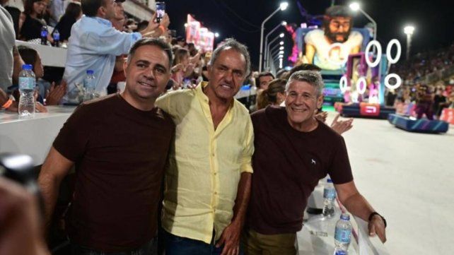 Scioli estuvo en la sexta noche del Carnaval de Gualeguaychú