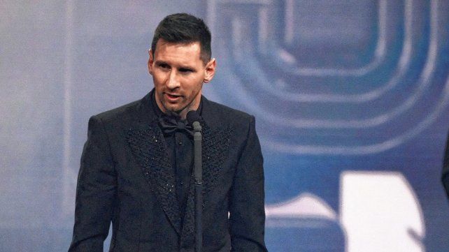 Lionel Messi ponderó la tarea de sus compañeros que ayudaron a ser elegido el mejor del mundo.