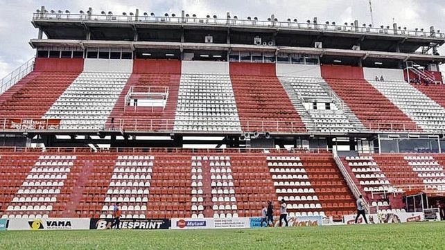 Fin del trabajo de la empresa en la nueva bandeja en Unión