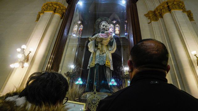 Fieles rosarinos celebran San Cayetano y renuevan su pedido de pan y trabajo