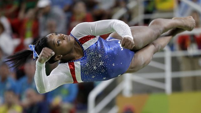 Simone Biles, la gimnasta que fue criada por sus abuelos y es estrella de los Juegos