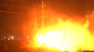 Bomberos intentaban controlar un incendio en la zona sudoeste de Rosario