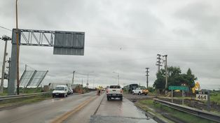 En la mañana de este lunes, Vialidad Nacional habilitó el tránsito de vehículos livianos y de trasporte de pasajeros sobre el Puente Carretero que atraviesa el río Salado.