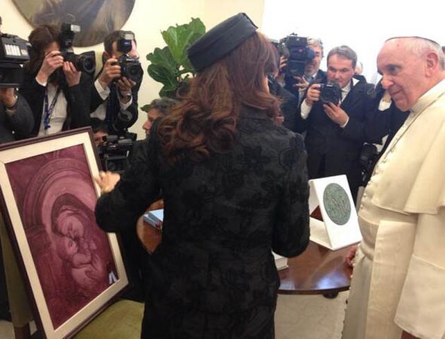 ¡Qué mala pata!, bromeó el Papa al encontrarse con Cristina en el Vaticano