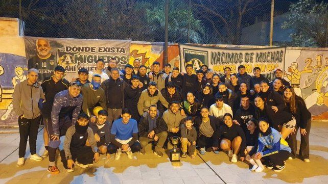 Futsal: Amigueros festejó a lo grande su primer título