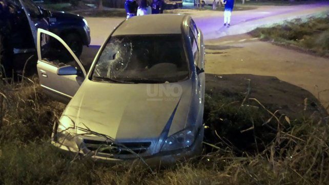 El auto atacados a balazos por dos motociclistas