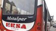 La mujer que viajaba a una audiencia con su hija le sacó una foto al colectivo que no la llevó. La mujer que viajaba a una audiencia con su hija le sacó una foto al colectivo que no la llevó.