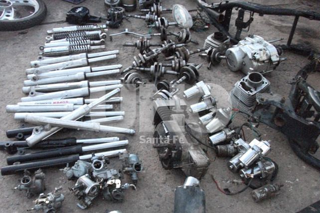 Secuestran ciclomotores y gran cantidad de motopartes en el norte