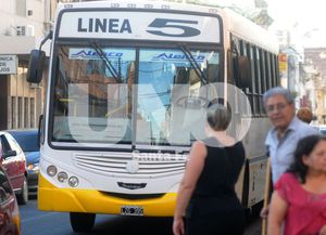 La Línea 5 no entra a barrio San Lorenzo por el estado de las calles