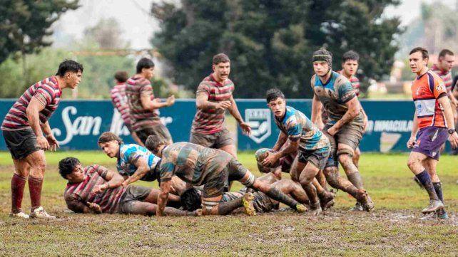 El barro fue uno de los protagonistas en la tercera fecha del Dos Orillas de juveniles.