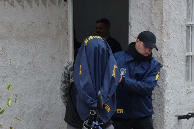 La Policía detuvo a dos personas y secuestró armas